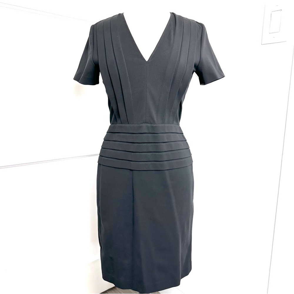BURBERRY London short-sleeve pleated sheath dress black size 8 US (size 10 uk)